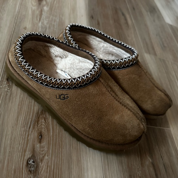 Ugg Tasman slippers, women’s size 7. Some wear, GUC, tan - Picture 1 of 10